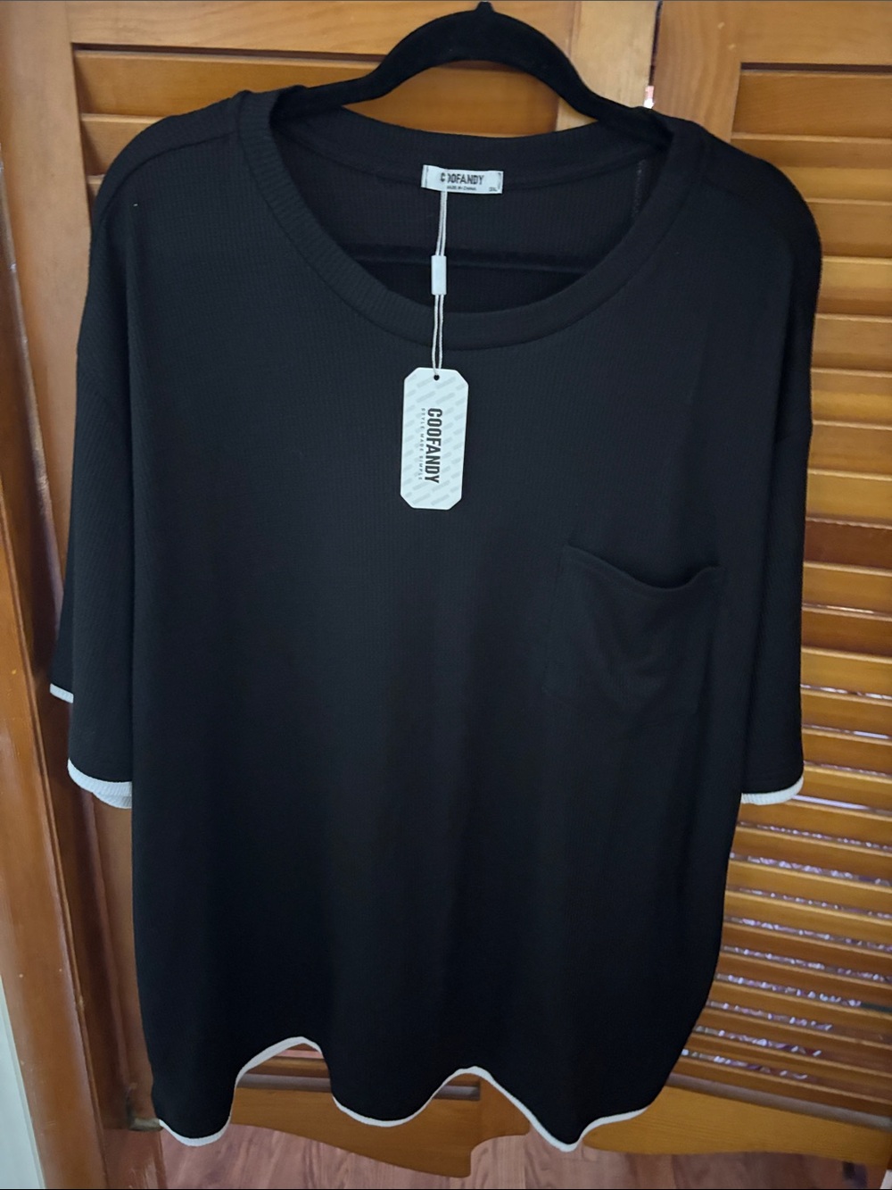 COOFANDY Black Short Sleeve Pocket Tee with Contrast Trim